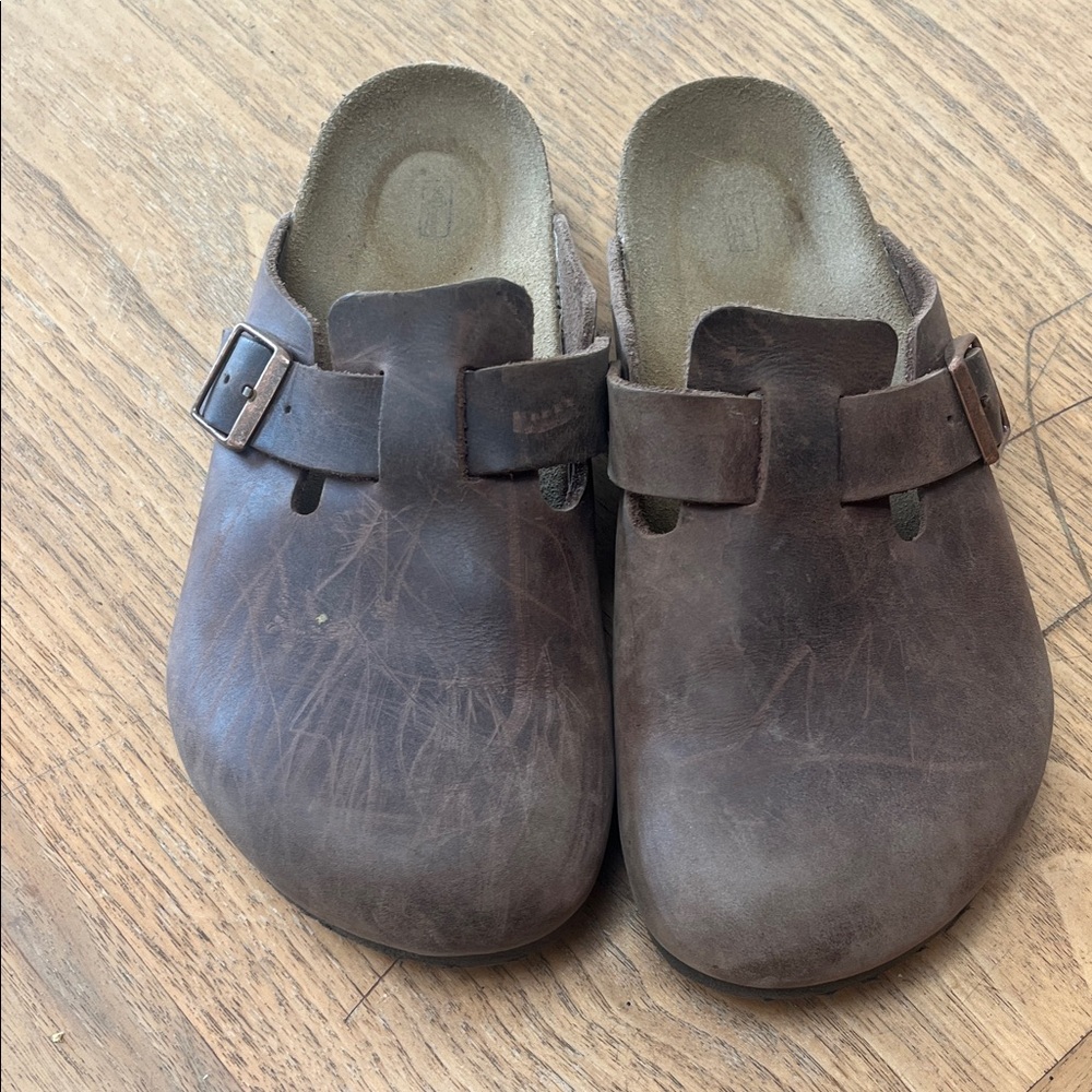 Birkenstock Boston. Brown Leather Clog Slides